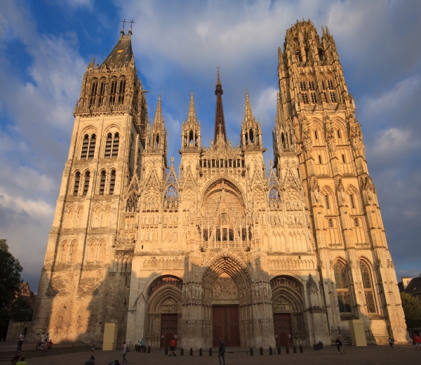 루앙 대성당. 프랑스 건축사에서 손꼽히는 이 멋지고 아름다운 성당에는 의외의 별명이 하나 있다. 바로 '버터 타워'다. [사진=도서출판 서해문집]